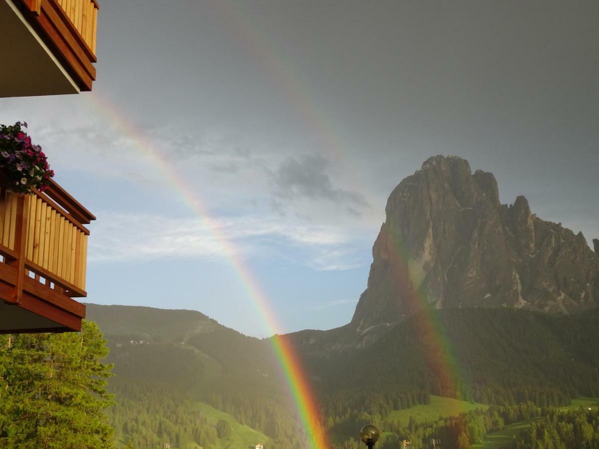 Apartments La Mana Santa Cristina Val Gardena Exteriör bild